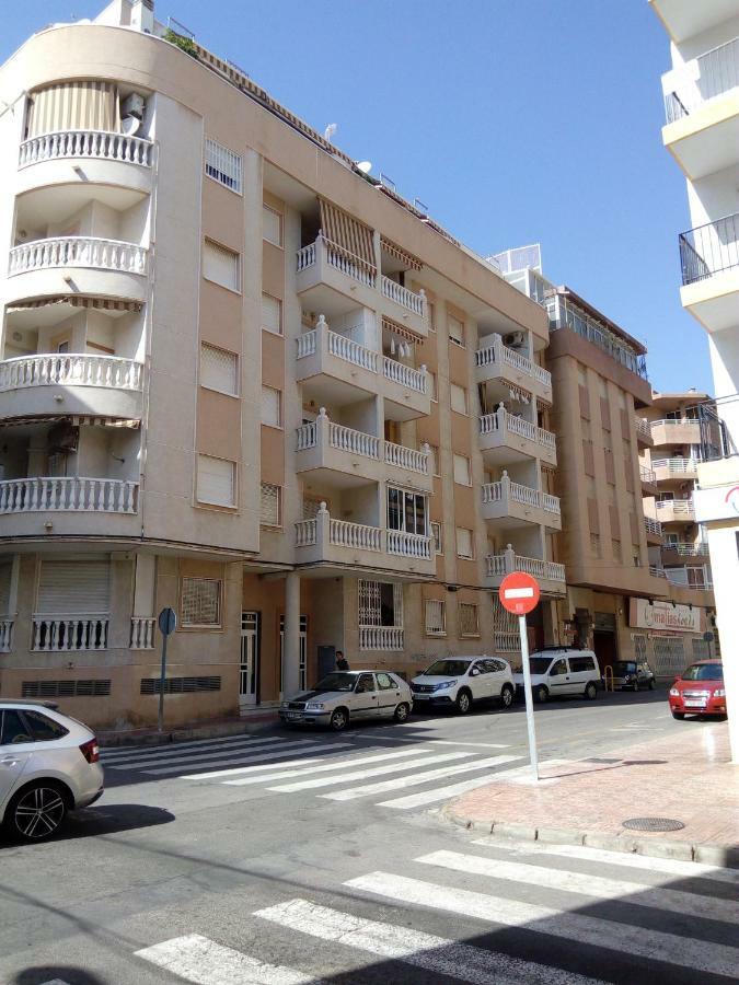 Apartment Only 250M From The Beach Los Locos Torrevieja Bagian luar foto